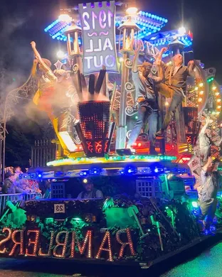 Floats San Antonio